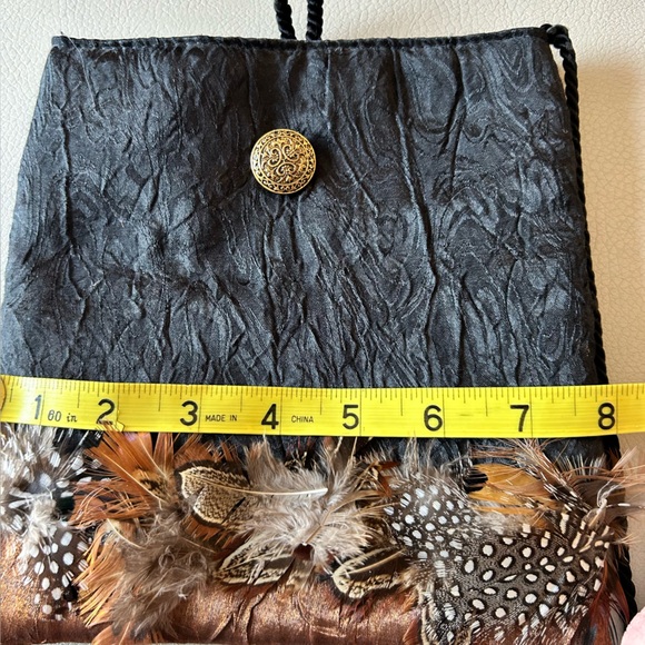 Chic Feather-Embellished Crossbody Bag in Black and Brown - Picture 6 of 6